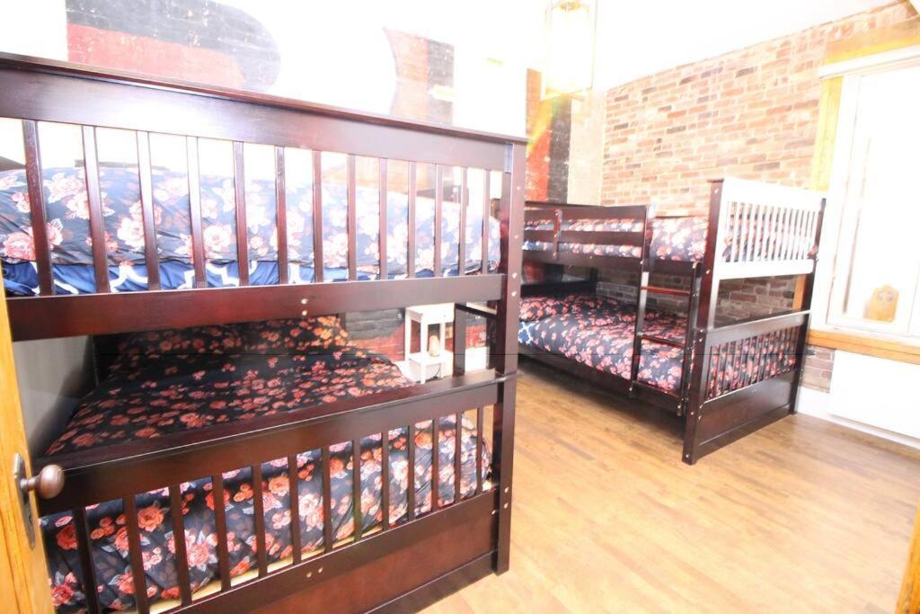 Appartamento Charm & Luxury Vacation Headquarters To Downtown! Montréal Esterno foto