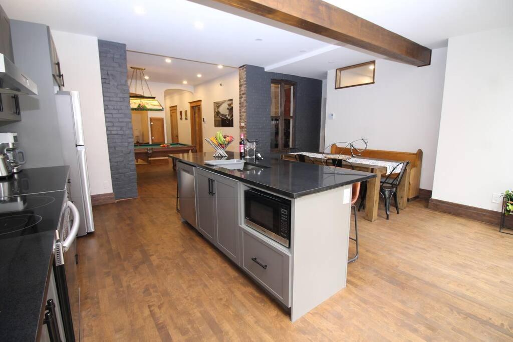Appartamento Charm & Luxury Vacation Headquarters To Downtown! Montréal Esterno foto