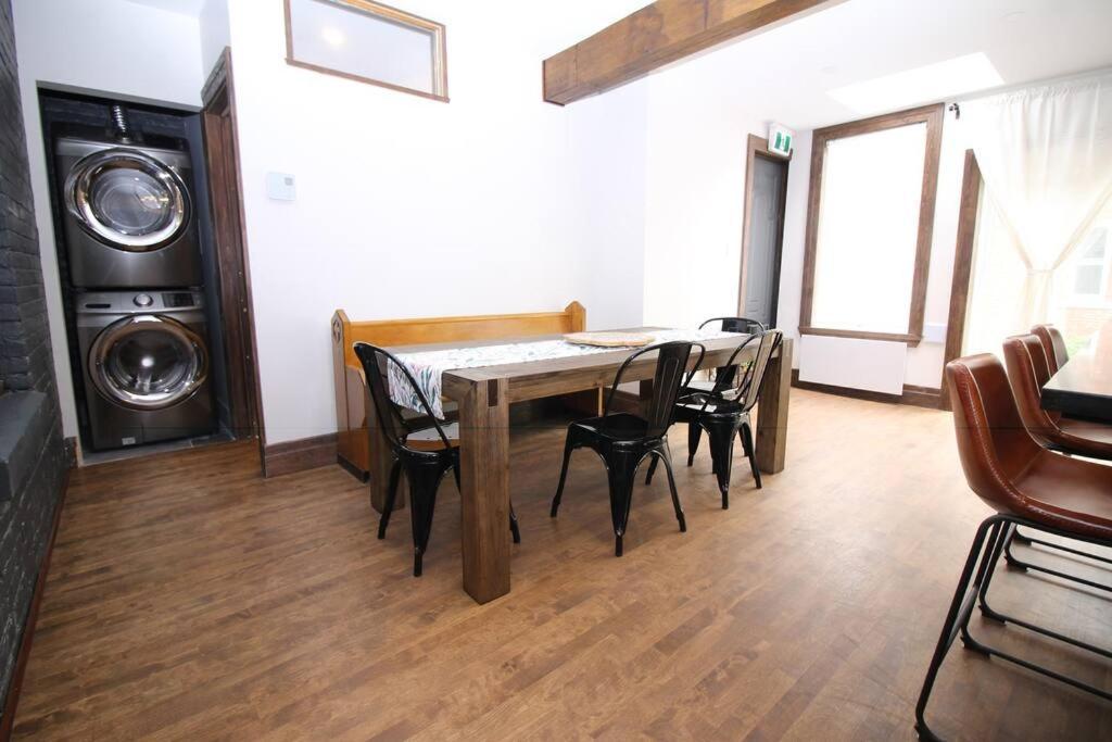 Appartamento Charm & Luxury Vacation Headquarters To Downtown! Montréal Esterno foto