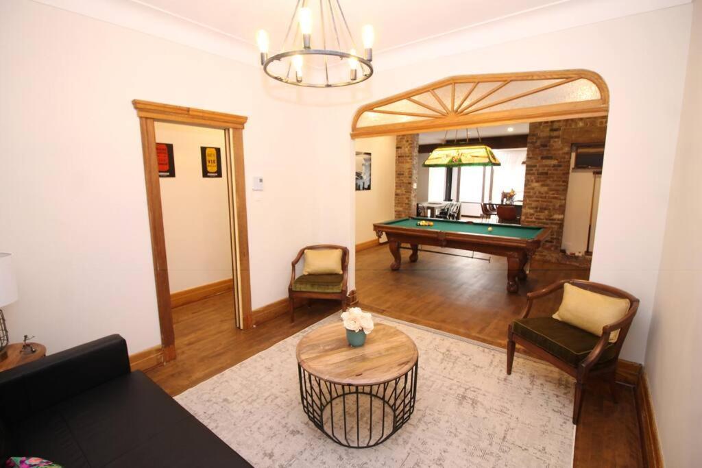 Appartamento Charm & Luxury Vacation Headquarters To Downtown! Montréal Esterno foto