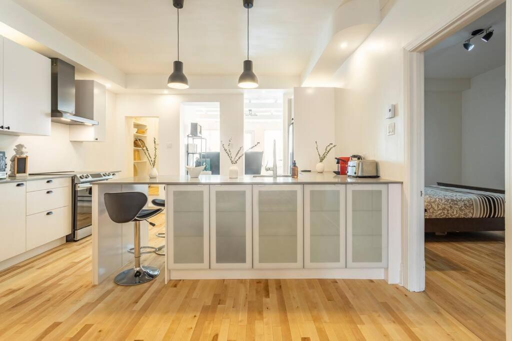 Appartamento Charm & Luxury Vacation Headquarters To Downtown! Montréal Esterno foto